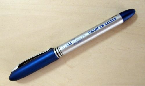 Bolígrafo de cor azul 'A Mesa pola Normalización Lingüística'